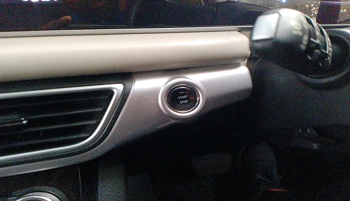 2022 Mahindra XUV700 AX 7 LUXURY D AT 7 STR, Diesel, Automatic, 61,284 km, interior