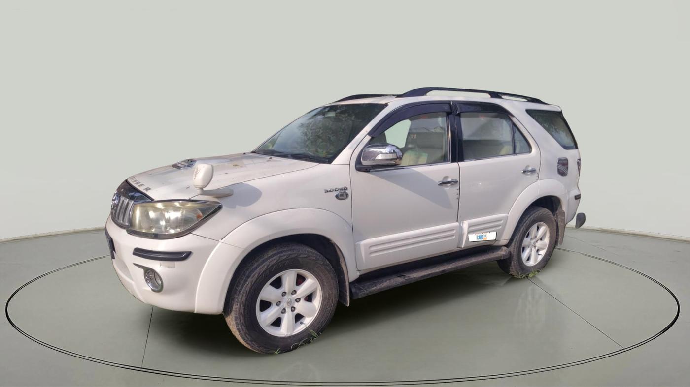 2011 Toyota Fortuner 3.0 4X4 MT, Diesel, Manual, 1,44,639 km, exterior
