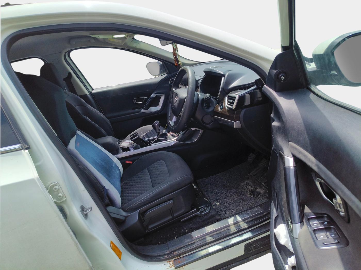 2021 Tata Harrier XT 2.0L KRYOTEC, Diesel, Manual, 1,38,314 km, interior