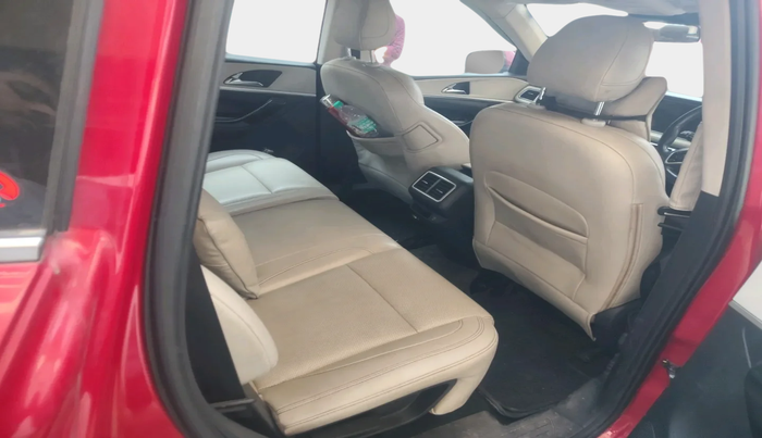 2022 Mahindra XUV700 AX 7 P MT 7 STR, Petrol, Manual, 51,602 km, interior