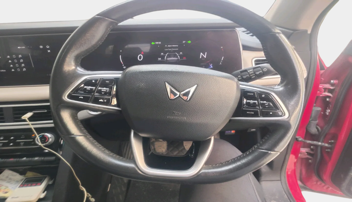 2022 Mahindra XUV700 AX 7 P MT 7 STR, Petrol, Manual, 51,602 km, interior