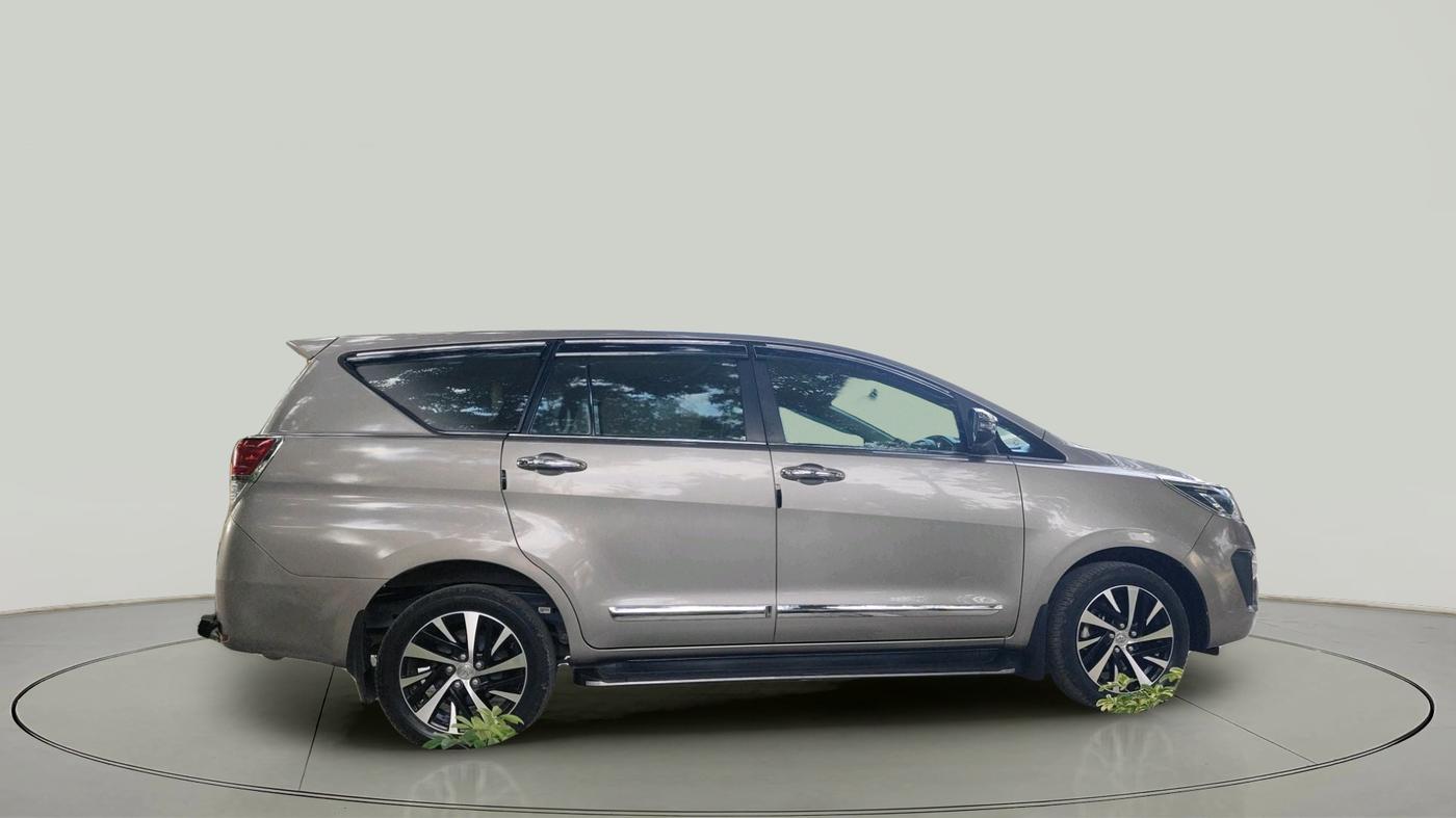 2022 Toyota Innova Crysta 2.4 ZX AT 7 STR, Diesel, Automatic, 58,092 km, exterior