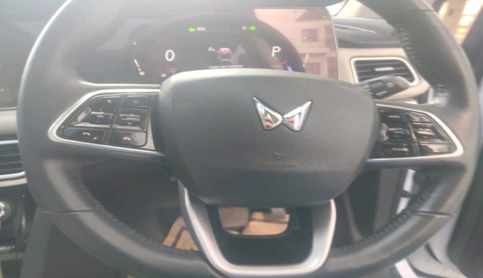 2022 Mahindra XUV700 AX 7 LUXURY D AT 7 STR, Diesel, Automatic, 48,338 km, interior