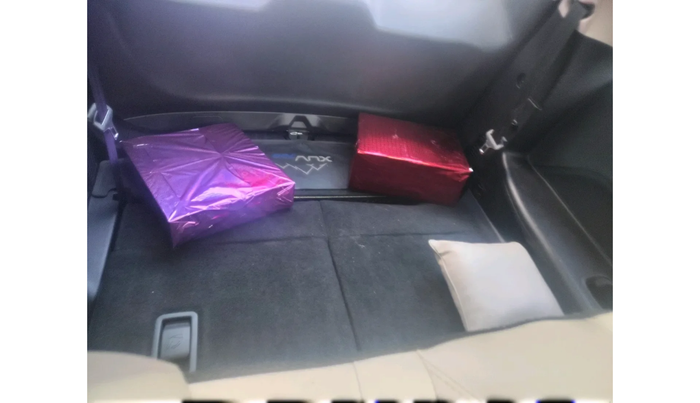 2022 Mahindra XUV700 AX 7 LUXURY D AT 7 STR, Diesel, Automatic, 48,338 km, interior