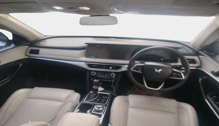 2022 Mahindra XUV700 AX 7 LUXURY D AT 7 STR, Diesel, Automatic, 48,338 km, interior