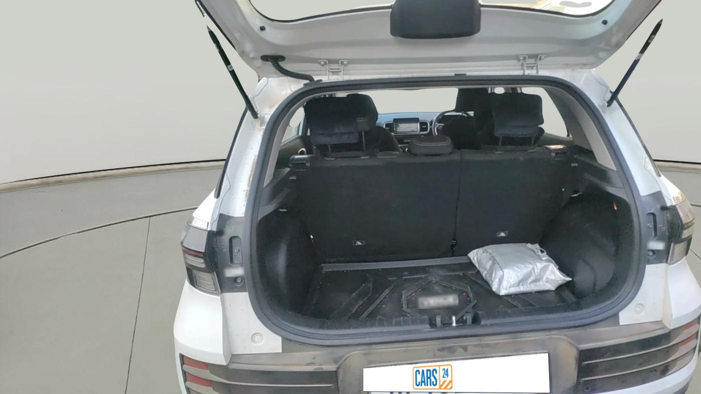 2024 Hyundai VENUE SX 1.2 PETROL, Petrol, Manual, 11,049 km, exterior