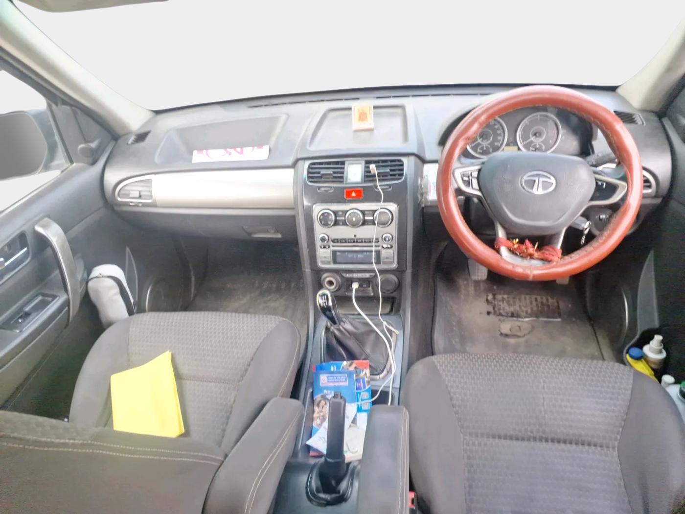 2015 Tata Safari Storme 2.2 EX 4X2, Diesel, Manual, 2,01,340 km, interior