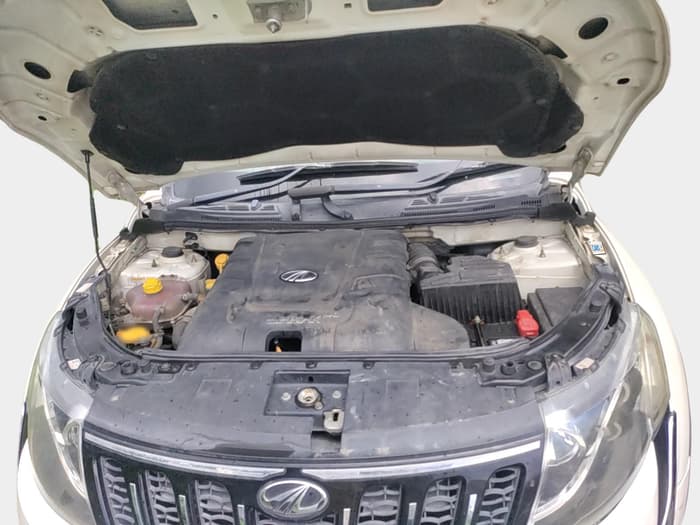 2017 Mahindra XUV500 W6, Diesel, Manual, 70,591 km, exterior