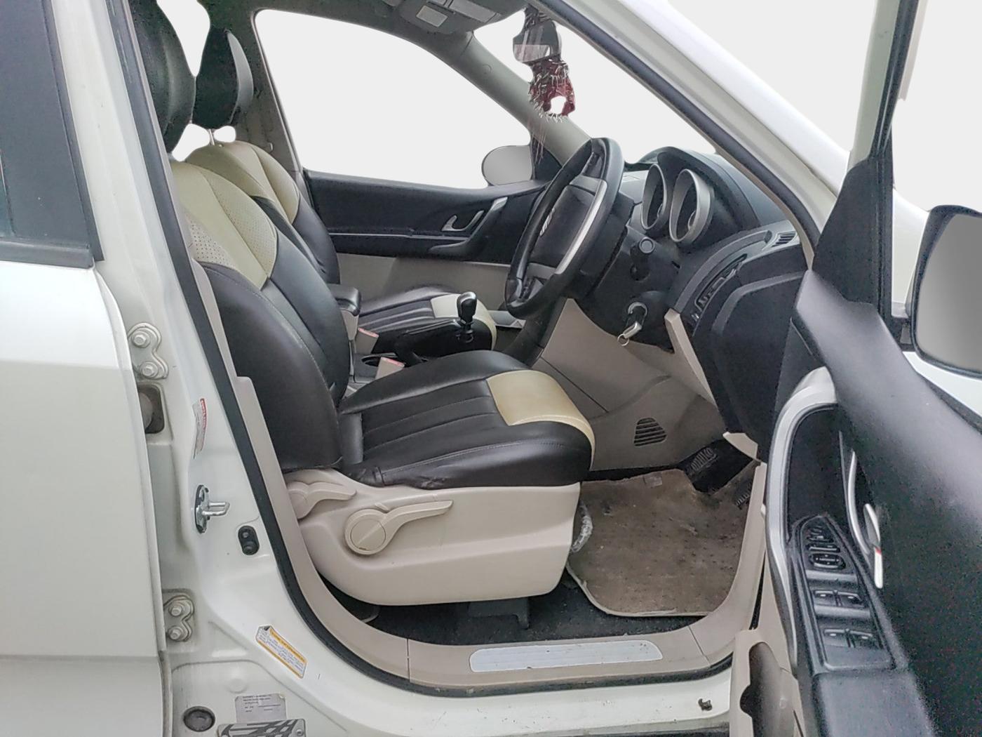 2017 Mahindra XUV500 W6, Diesel, Manual, 70,591 km, interior