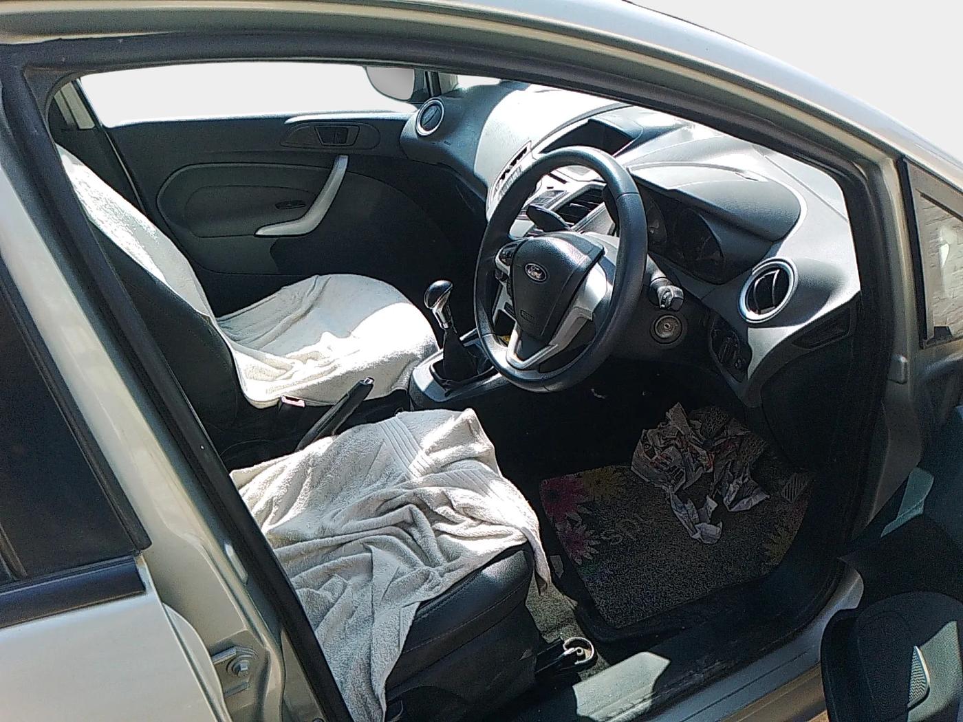 2011 Ford Fiesta STYLE PETROL MT, Petrol, Manual, 76,932 km, interior