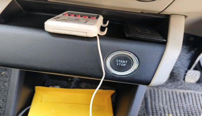 2021 Renault TRIBER RXZ DUAL TONE, Petrol, Manual, 30,663 km, interior