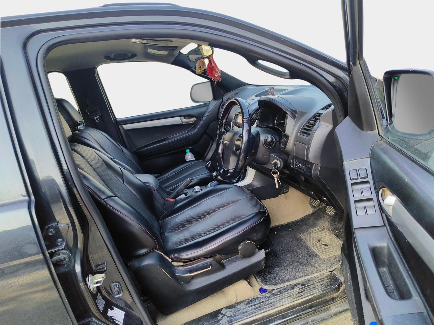 2018 ISUZU D-Max V Cross 4*4 MT, Diesel, Manual, 1,04,795 km, interior