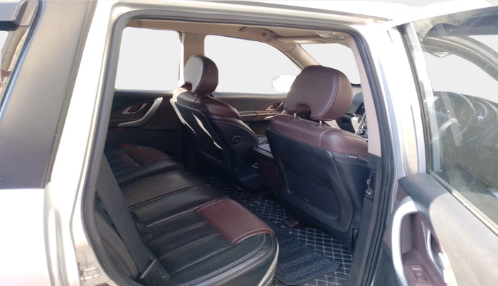 2015 Mahindra XUV500 W8, Diesel, Manual, 70,296 km, interior