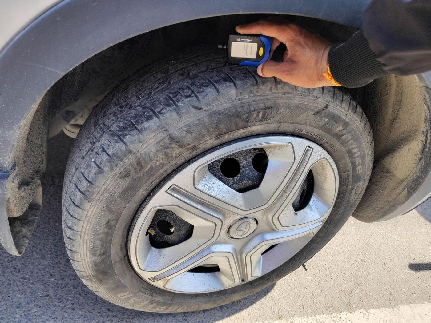 2019 Tata NEXON XM PETROL, Petrol, Manual, 95,157 km, tyre