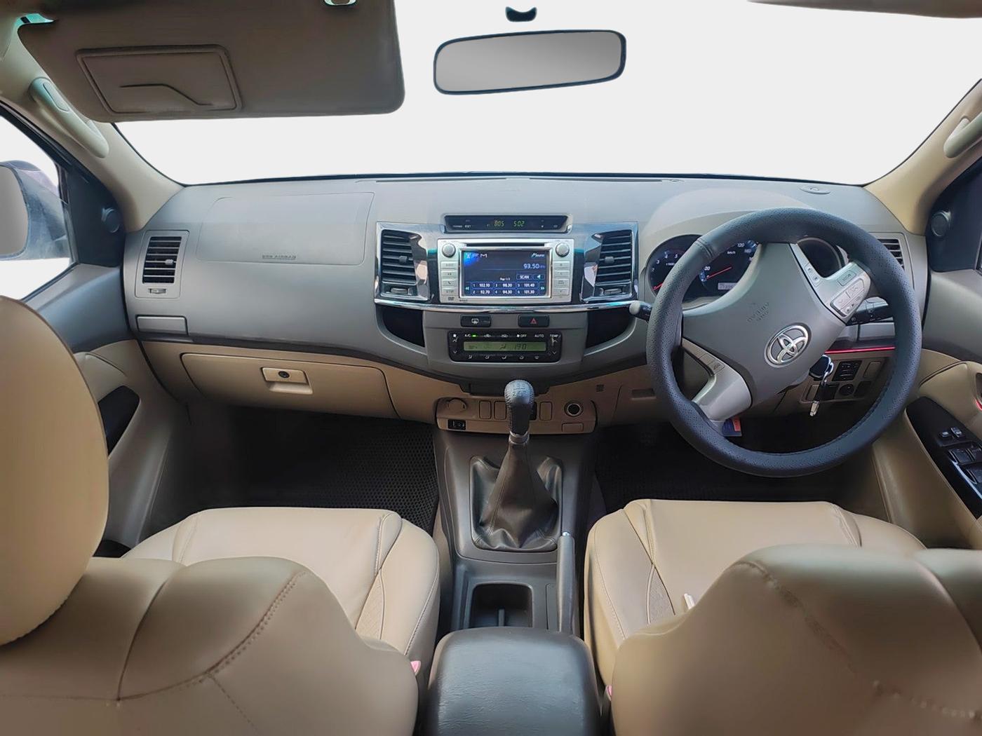 2012 Toyota Fortuner 3.0 4X2 MT, Diesel, Manual, 1,73,052 km, interior