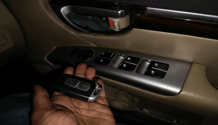 2011 Hyundai Santa Fe 4 WD AT, Diesel, Automatic, 1,66,558 km, interior