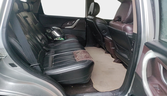2011 Mahindra XUV500 W8, Diesel, Manual, 1,04,818 km, interior