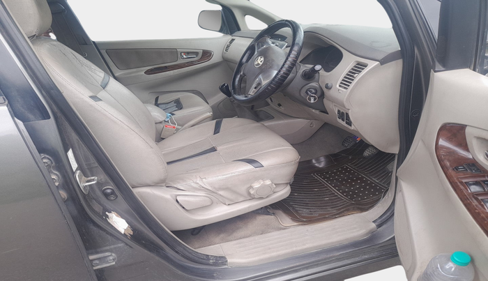 2014 Toyota Innova 2.5 VX 7 STR, Diesel, Manual, 2,65,572 km, interior