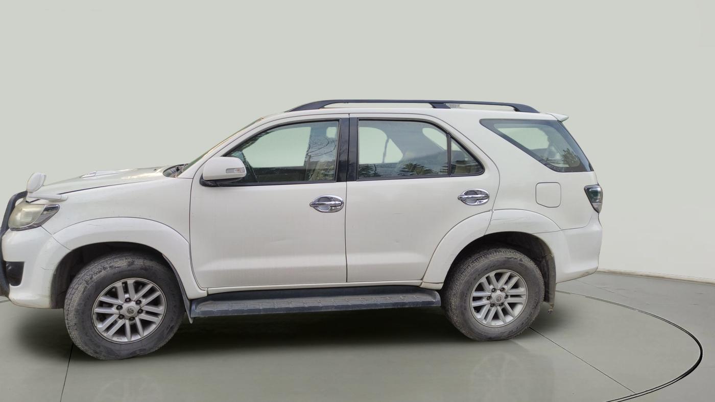2014 Toyota Fortuner 3.0 4X2 MT, Diesel, Manual, 2,25,000 km, exterior