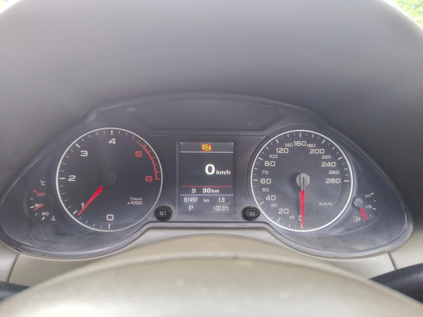 2011 Audi Q5 2.0 TDI QUATTRO, Diesel, Automatic, 61,800 km, interior