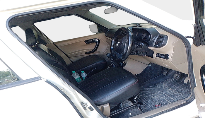 2018 Mahindra TUV300 T6 PLUS, Diesel, Manual, 80,741 km, interior