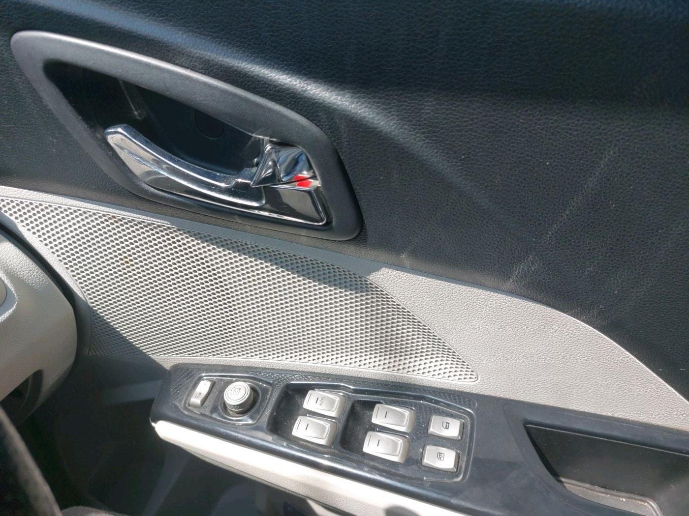2022 Mahindra XUV300 W8 1.5 DIESEL, Diesel, Manual, 80,000 km, interior