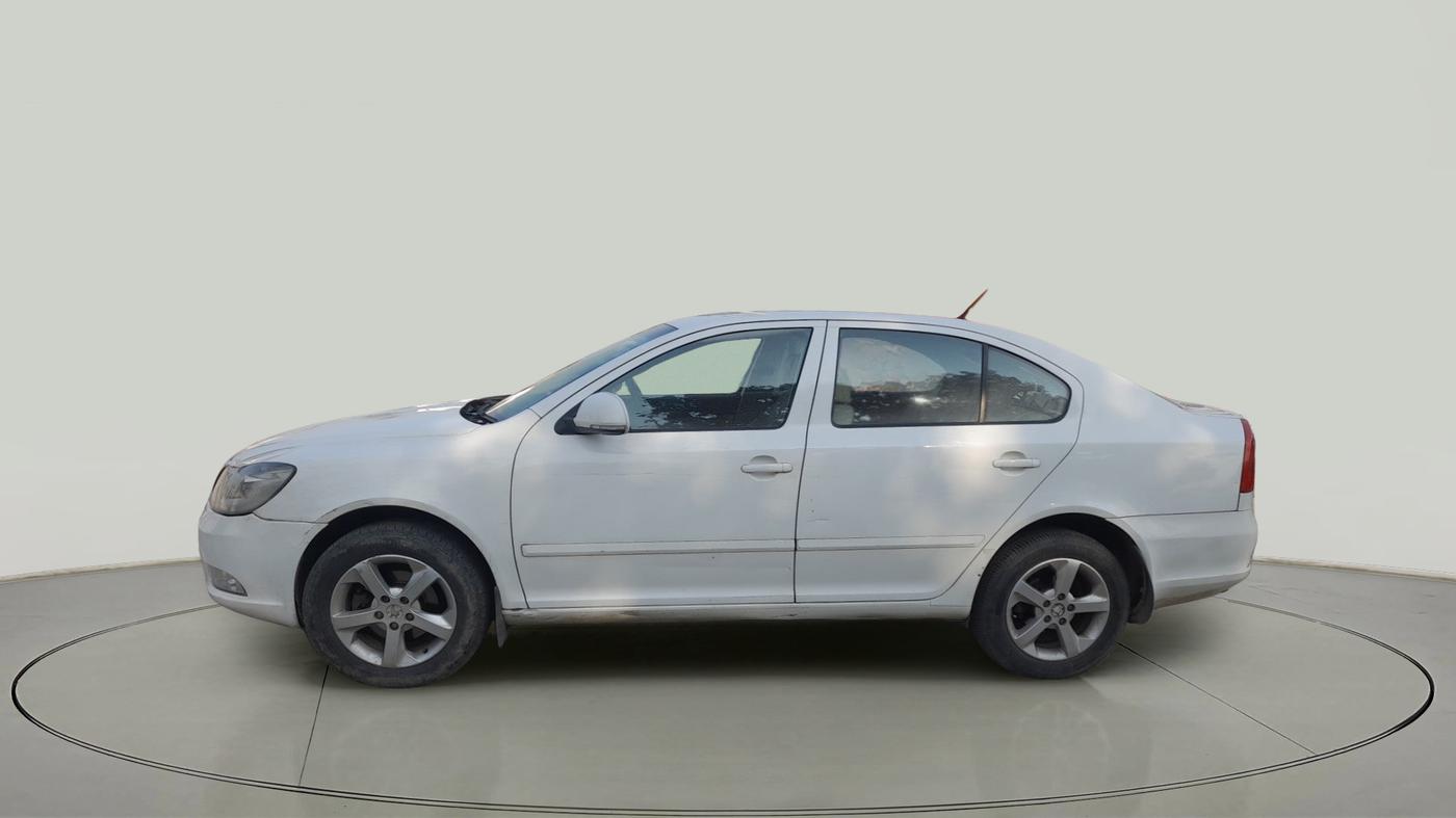 2012 Skoda Laura ELEGANCE 2.0 TDI CR MT, Diesel, Manual, 1,19,353 km, exterior