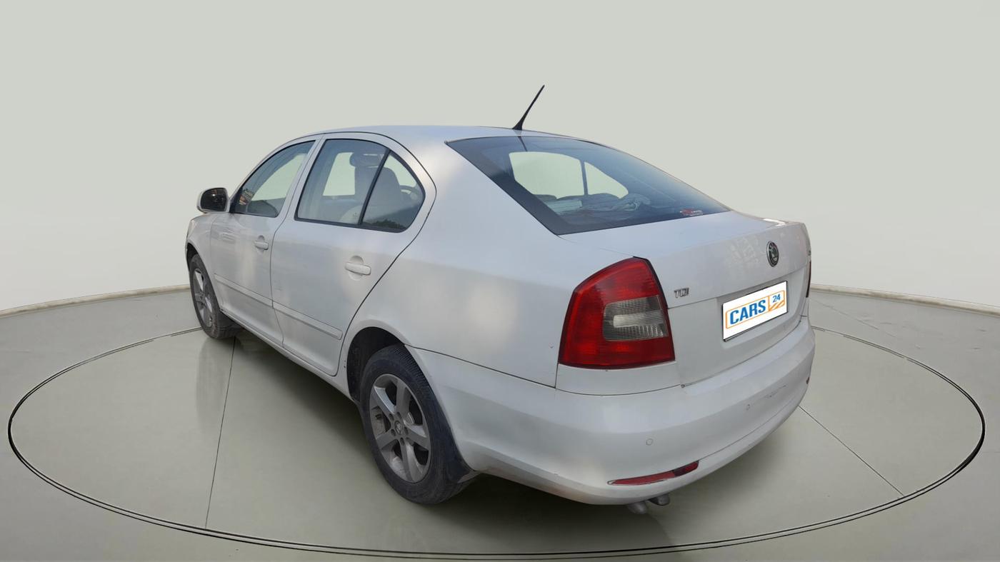 2012 Skoda Laura ELEGANCE 2.0 TDI CR MT, Diesel, Manual, 1,19,353 km, exterior
