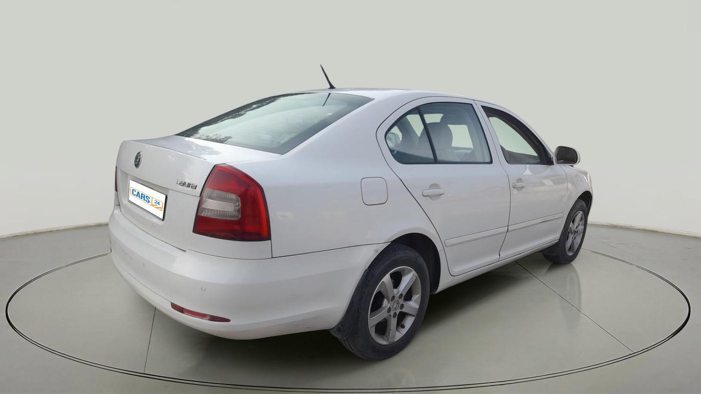2012 Skoda Laura ELEGANCE 2.0 TDI CR MT, Diesel, Manual, 1,19,353 km, exterior