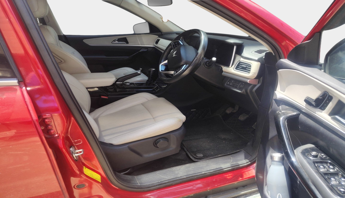 2022 Mahindra XUV700 AX 7 P MT 7 STR, Petrol, Manual, 50,446 km, interior