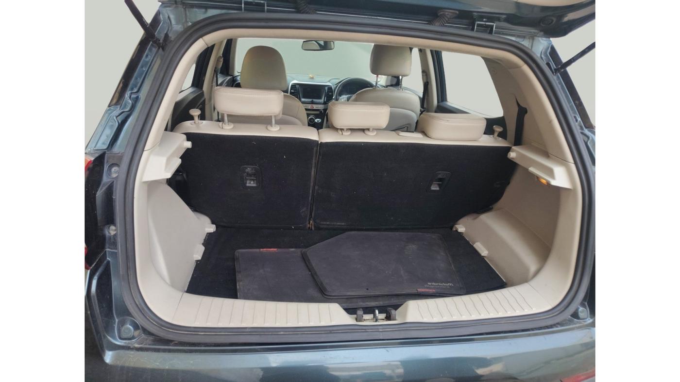 2020 Mahindra XUV300 W8 (O) 1.2 PETROL, Petrol, Manual, 73,299 km, exterior