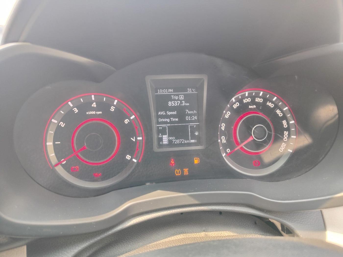 2020 Mahindra XUV300 W8 (O) 1.2 PETROL, Petrol, Manual, 73,299 km, interior