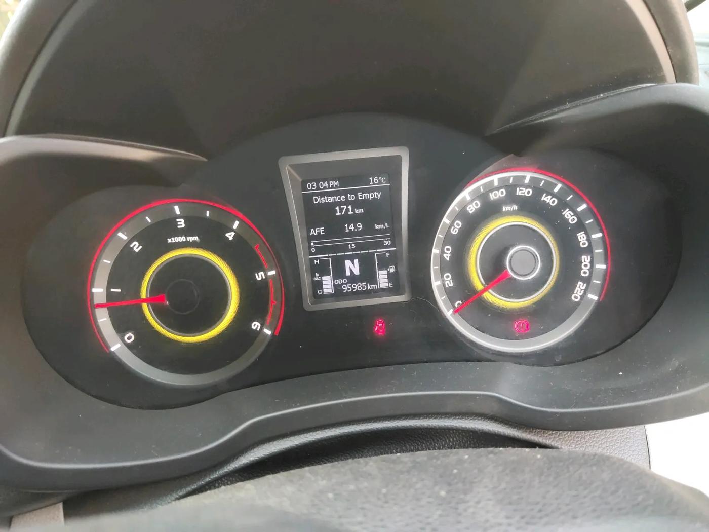 2019 Mahindra XUV300 W8 1.5 DIESEL, Diesel, Manual, 97,000 km, interior