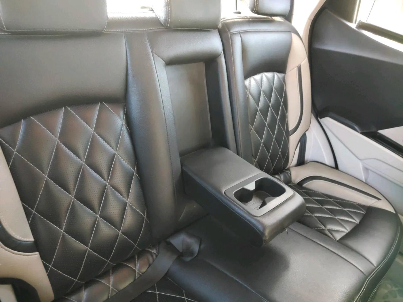 2019 Mahindra XUV300 W8 1.5 DIESEL, Diesel, Manual, 97,000 km, interior