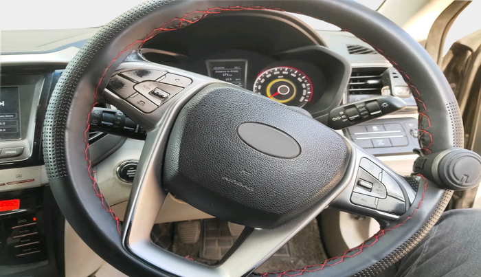 2019 Mahindra XUV300 W8 1.5 DIESEL, Diesel, Manual, 95,985 km, interior