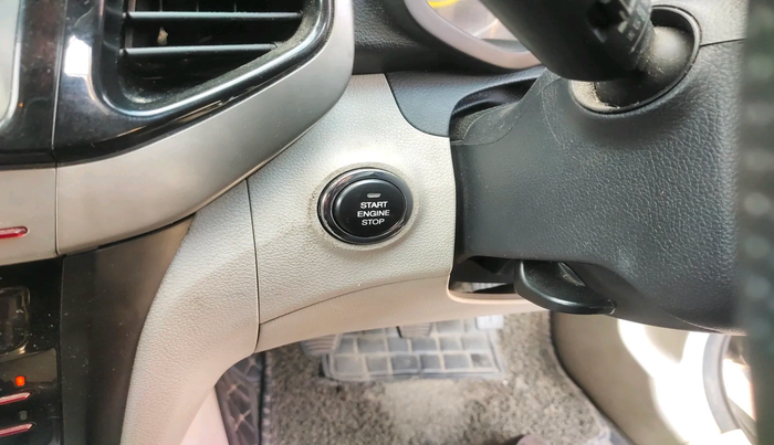 2019 Mahindra XUV300 W8 1.5 DIESEL, Diesel, Manual, 95,985 km, interior