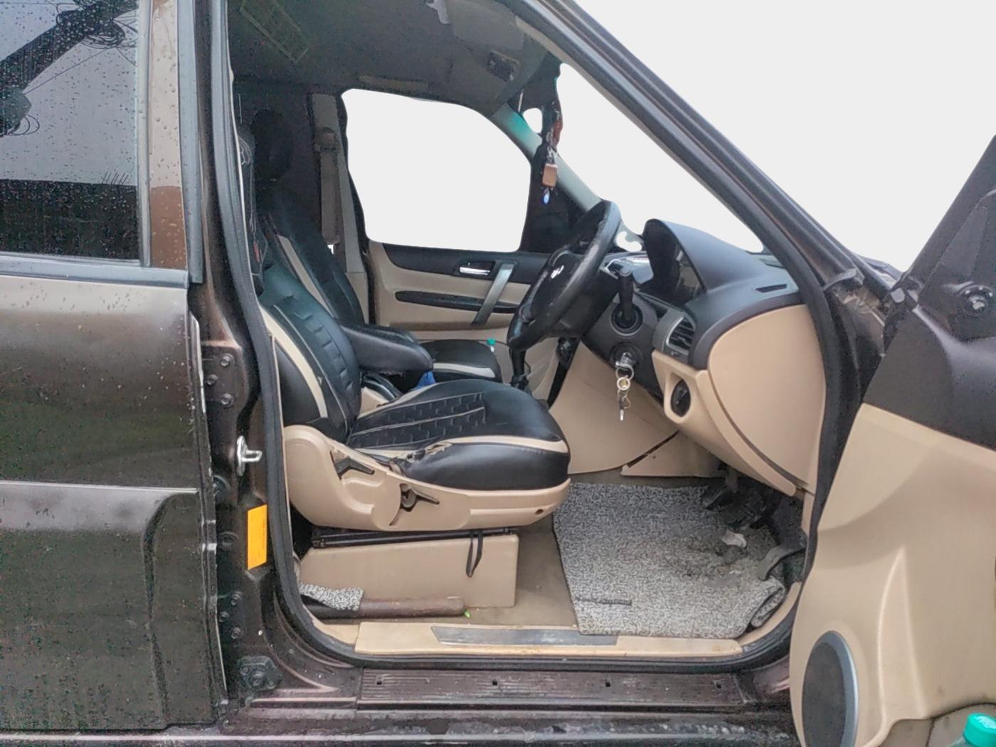 2012 Tata Safari Storme 2.2 EX 4X2, Diesel, Manual, 2,33,879 km, interior