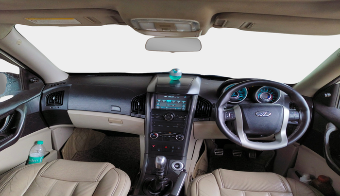 2018 Mahindra XUV500 W10, Diesel, Manual, 1,21,401 km, interior