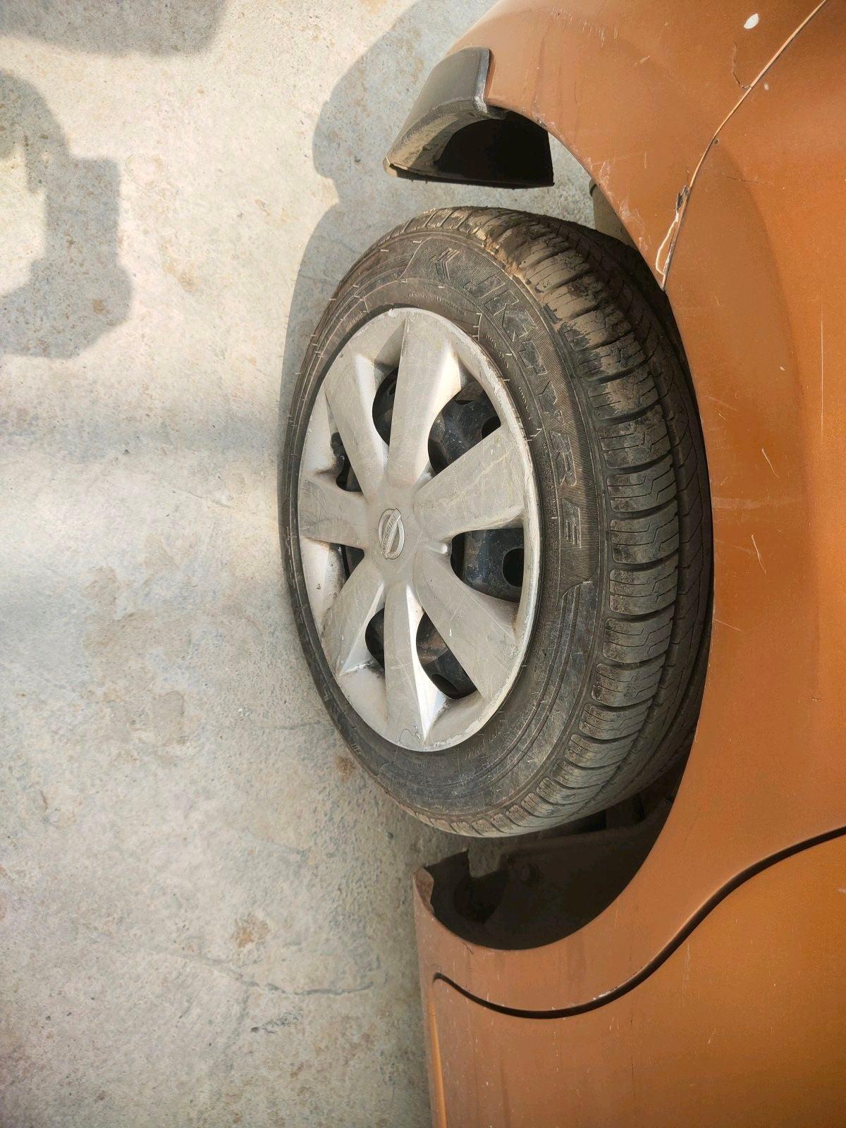 2011 Nissan Micra XV DIESEL, Diesel, Manual, 1,41,667 km, tyre