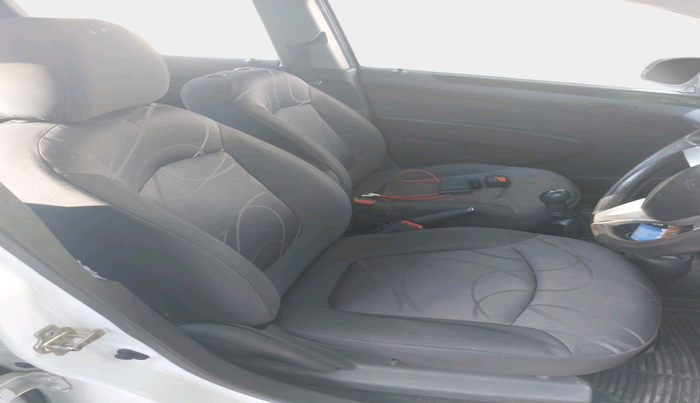 2010 Chevrolet Beat LT PETROL, Petrol, Manual, 67,476 km, interior