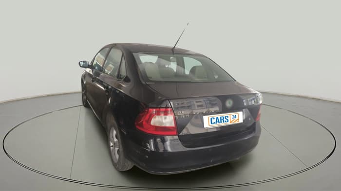 2013 Skoda Rapid ELEGANCE 1.6 TDI CR MT, Diesel, Manual, 77,282 km, exterior