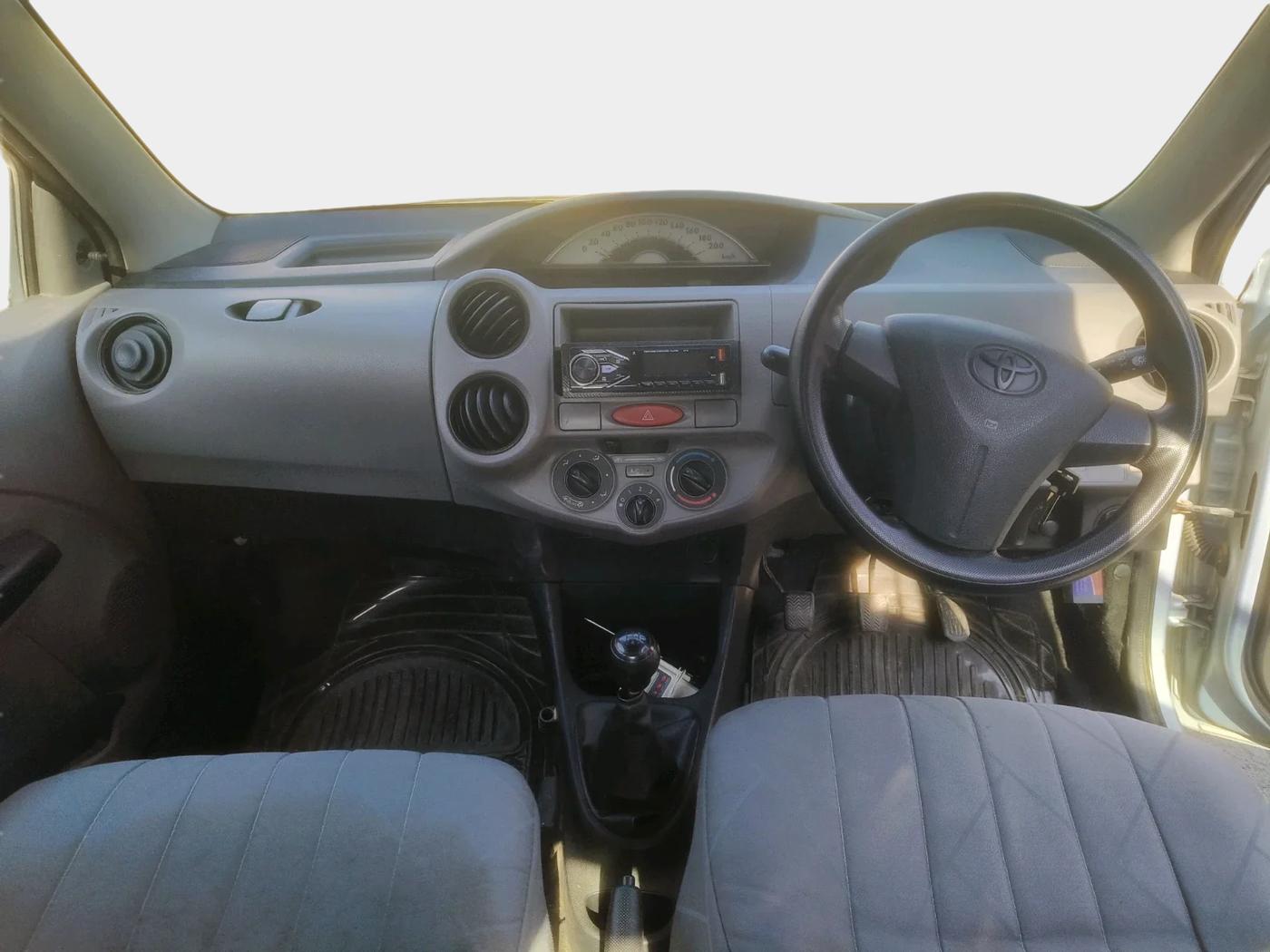 2011 Toyota Etios G, Petrol, Manual, 93,159 km, interior