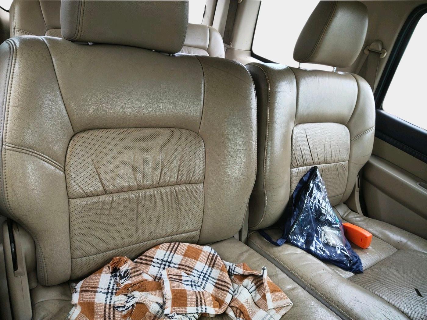 2010 Ford Endeavour 2.5L 4X2 AT, Diesel, Automatic, 1,50,203 km, interior