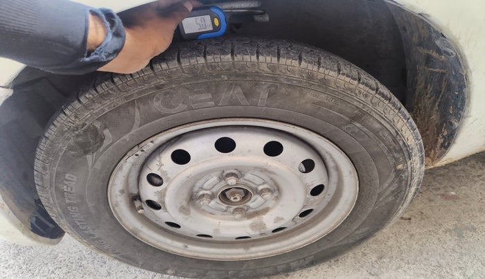 2010 Maruti Ritz LXI, Petrol, Manual, 1,20,586 km, tyre