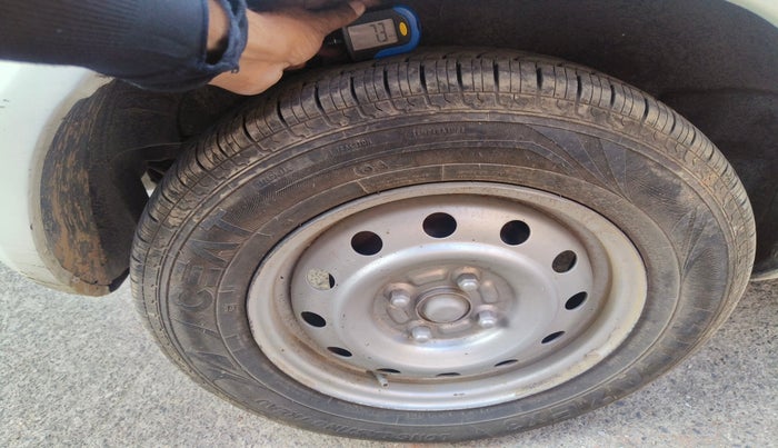 2010 Maruti Ritz LXI, Petrol, Manual, 1,20,586 km, tyre