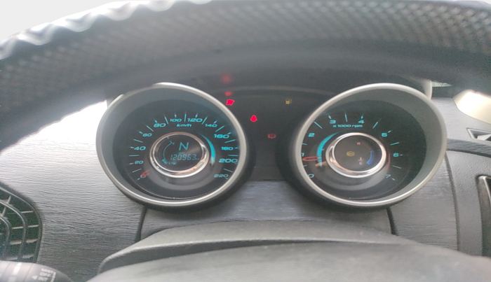 2016 Mahindra XUV500 W6, Diesel, Manual, 1,20,963 km, interior
