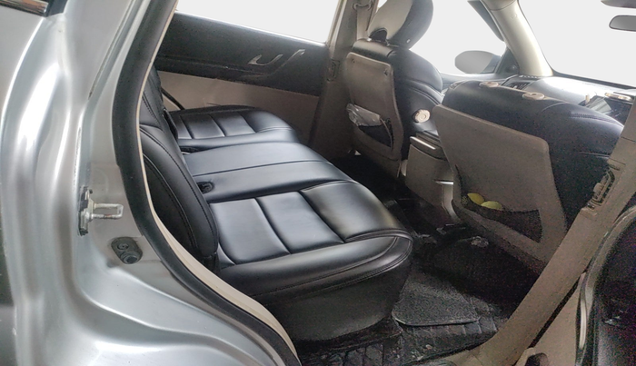 2016 Mahindra XUV500 W6, Diesel, Manual, 1,20,963 km, interior