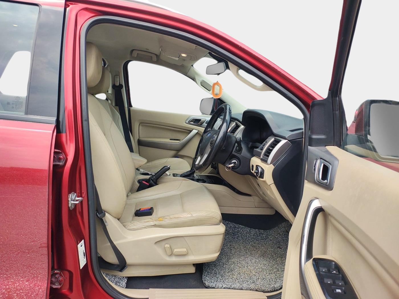2016 Ford Endeavour TREND 2.2 4X2 AT, Diesel, Automatic, 77,950 km, interior