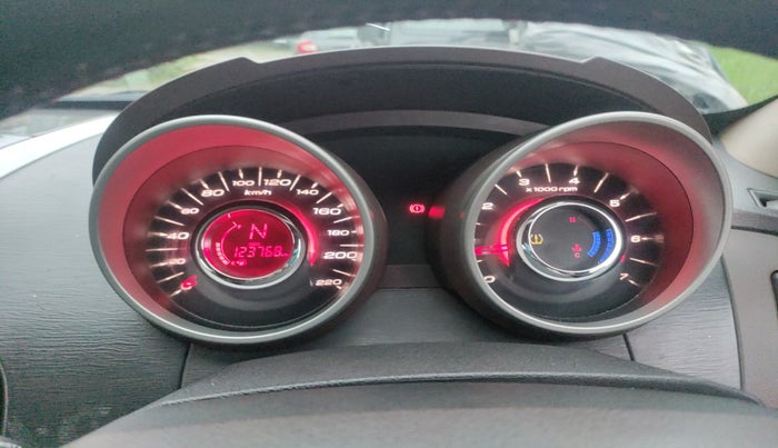 2014 Mahindra XUV500 W8, Diesel, Manual, 1,23,768 km, interior