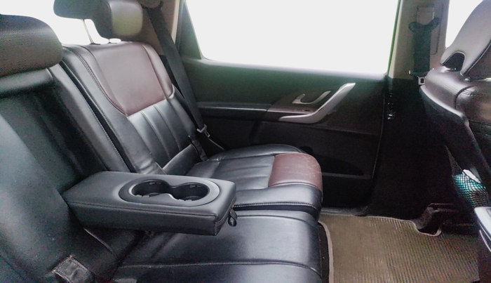 2014 Mahindra XUV500 W8, Diesel, Manual, 1,23,768 km, interior